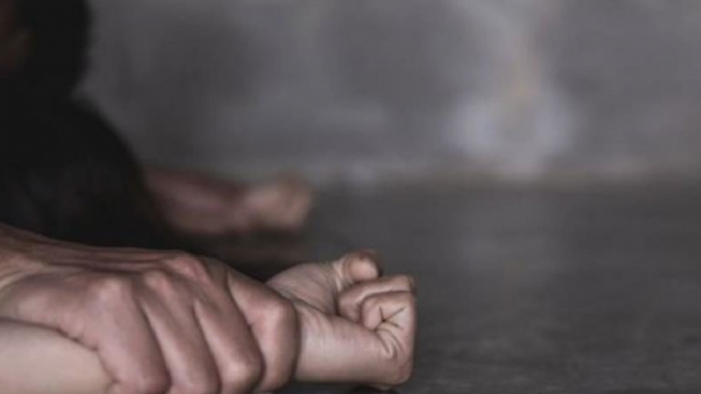 P&euml;rdhunoi t&euml; mitur&euml;n, arrestohet 30-vje&ccedil;ari n&euml;