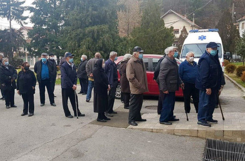 Vaksinimi i serb&euml;ve n&euml; Kosov&euml;/ Ish-zv.kryeministri: Shkelje e