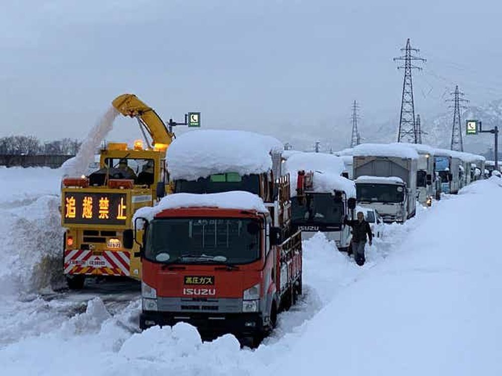 Stuhia e d&euml;bor&euml;s shakton p&euml;rplasjen e 130 makinave n&euml; Japoni