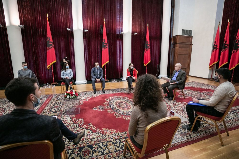 Presidenti Meta: T&euml; ulen tarifat n&euml; universitete p&euml;r