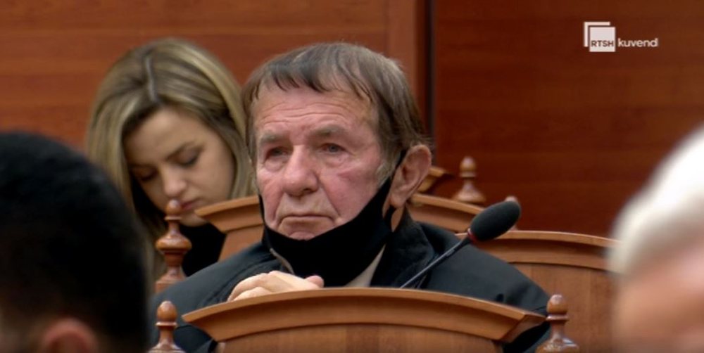 Parlamenti kap fundin/ 94 deputet&euml; votojn&euml; pro pa e ditur