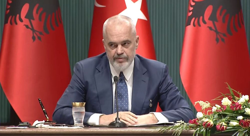 Europa apo Turqia? Rama b&euml;n dallimin p&euml;r ndihm&euml;n q&euml; na