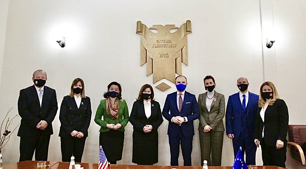 Porosia e ambasador&euml;ve p&euml;r an&euml;tar&euml;t e Gjykat&euml;s