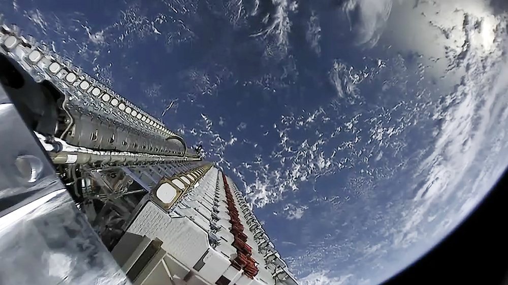 Mbi nj&euml;mij&euml; satelit&euml; Starlink n&euml; atmosfer&euml;,
