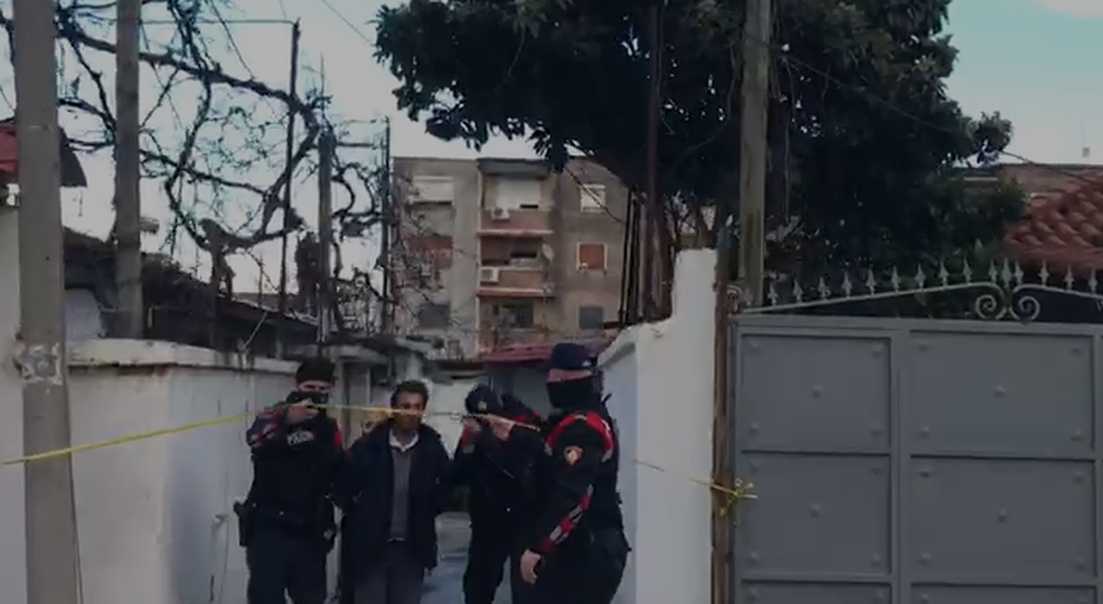Q&euml;lloi me arm&euml; zjarri n&euml; Elbasan, ky &euml;sht&euml; autori i