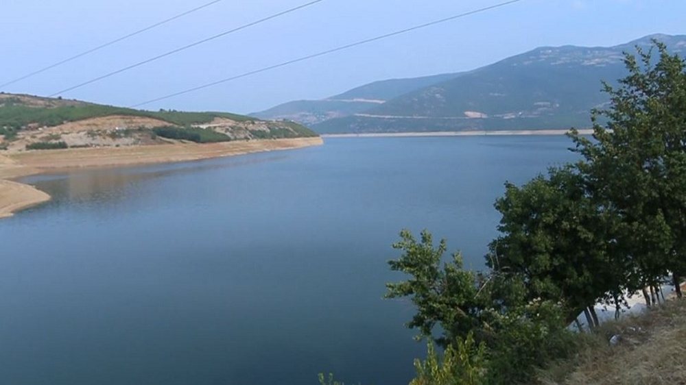 Ndotja e liqenit t&euml; Fierz&euml;s, Shqip&euml;ria dhe Kosova, t&euml;