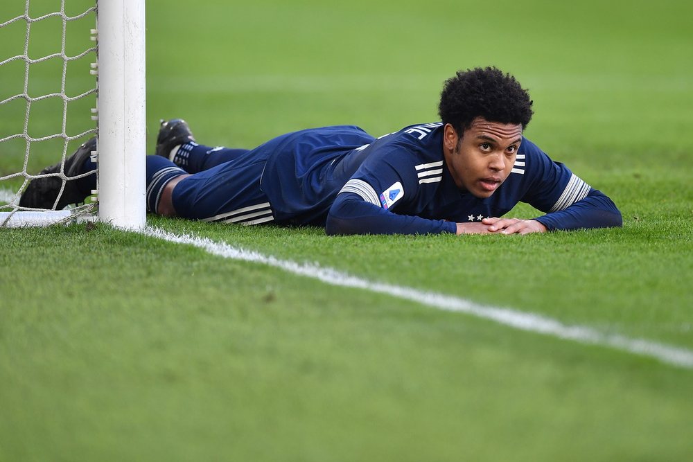 U fut&euml;n nga dritarja e banj&euml;s, i mor&euml;n veshjet firmato: McKennie
