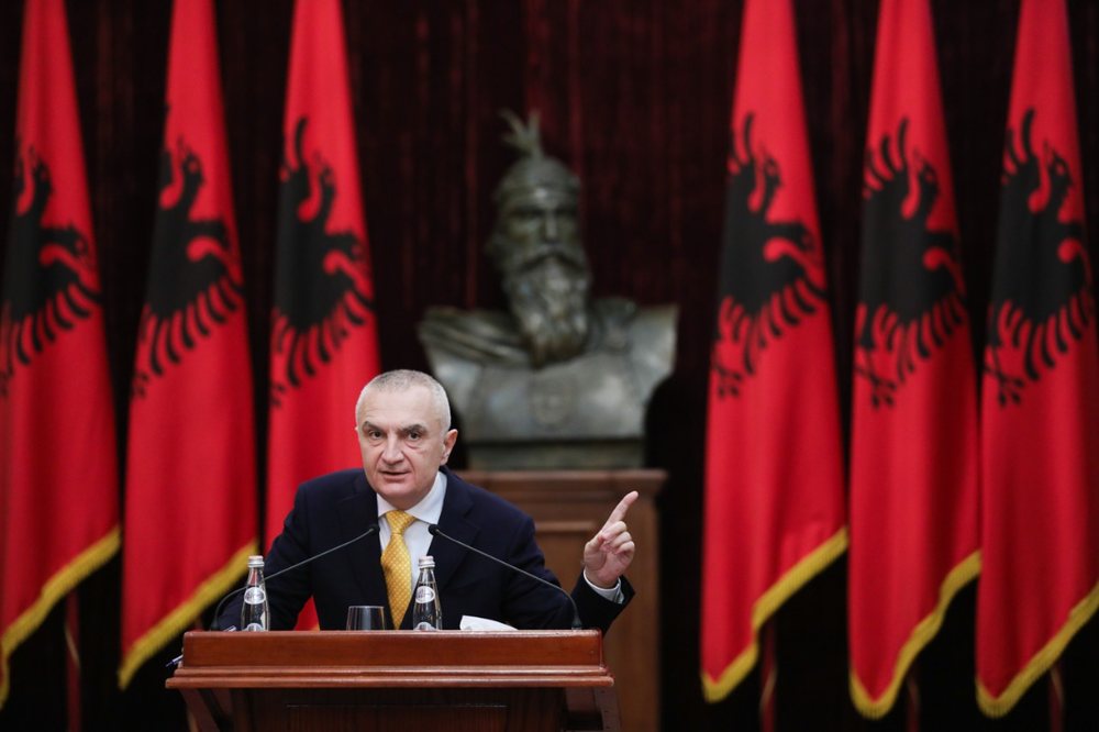 VIDEO/ Meta paralajm&euml;ron zyrtar&euml;t n&euml; mbr&euml;mje: Pas 25 prillit