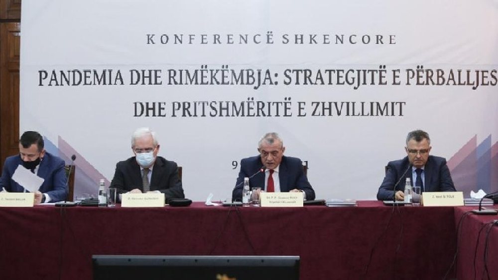 Kreu i Akademis&euml; s&euml; Shkencave: Duhet t&euml; p&euml;rforcohen