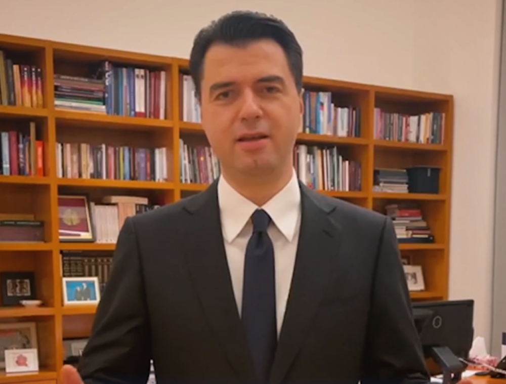 Basha uron besimtar&euml;t ortodoks&euml;: Drita e ringjalljes i mbusht&euml; me