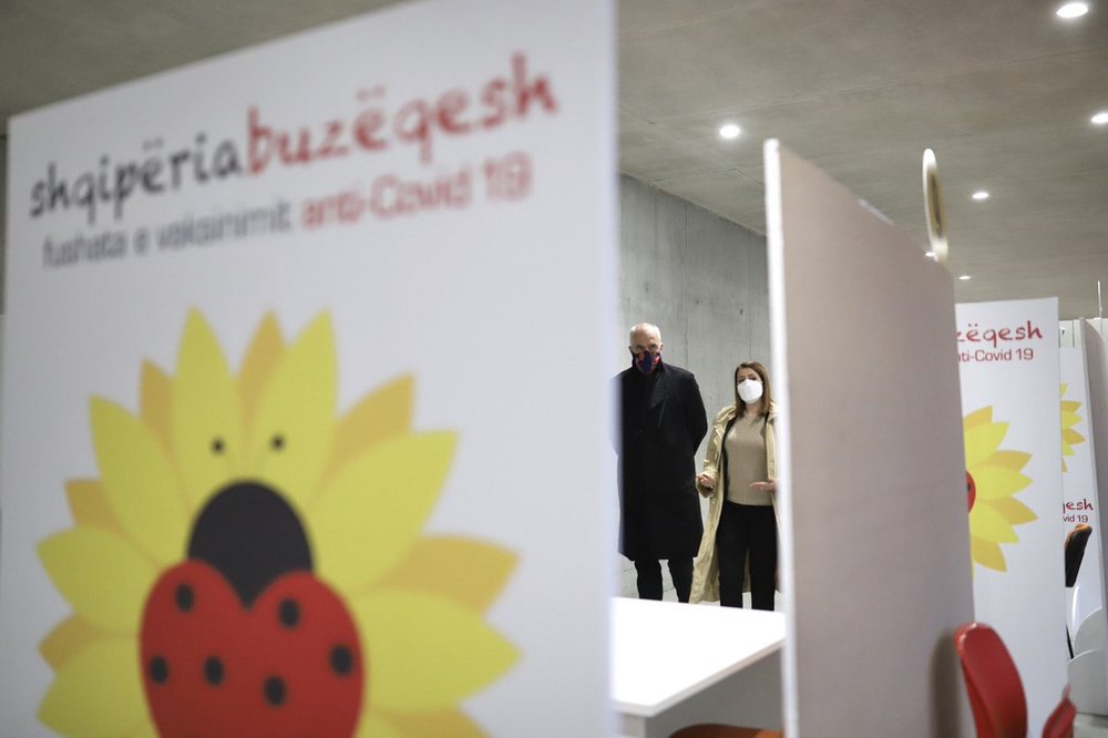Zbulohet emri i par&euml;/ Ish-presidenti do t&euml; marr&euml; vaksin&euml;n