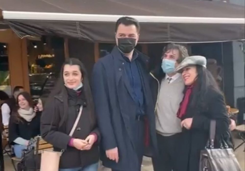 (VIDEO) Fushata praktikisht e nisur, Basha rrug&euml;ve t&euml; Tiran&euml;s