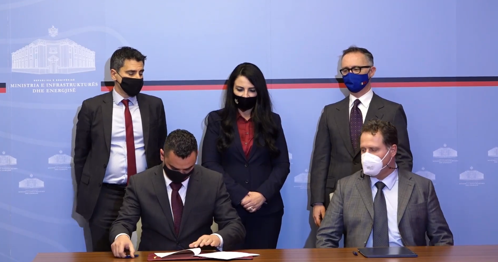 Linja hekurudhore Tiran&euml;-Durr&euml;s, firmoset marr&euml;veshja me