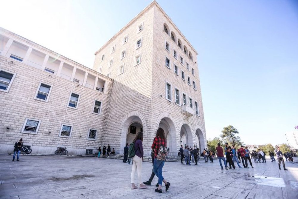 Student&euml;t mbledhin 10 mij&euml; firma, k&euml;rkojn&euml; rikthimin n&euml;