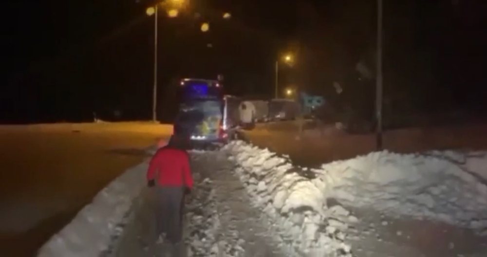 VIDEO/ Bllokohet Qaf&euml; Thana, mungojn&euml; bor&euml;pastrueset