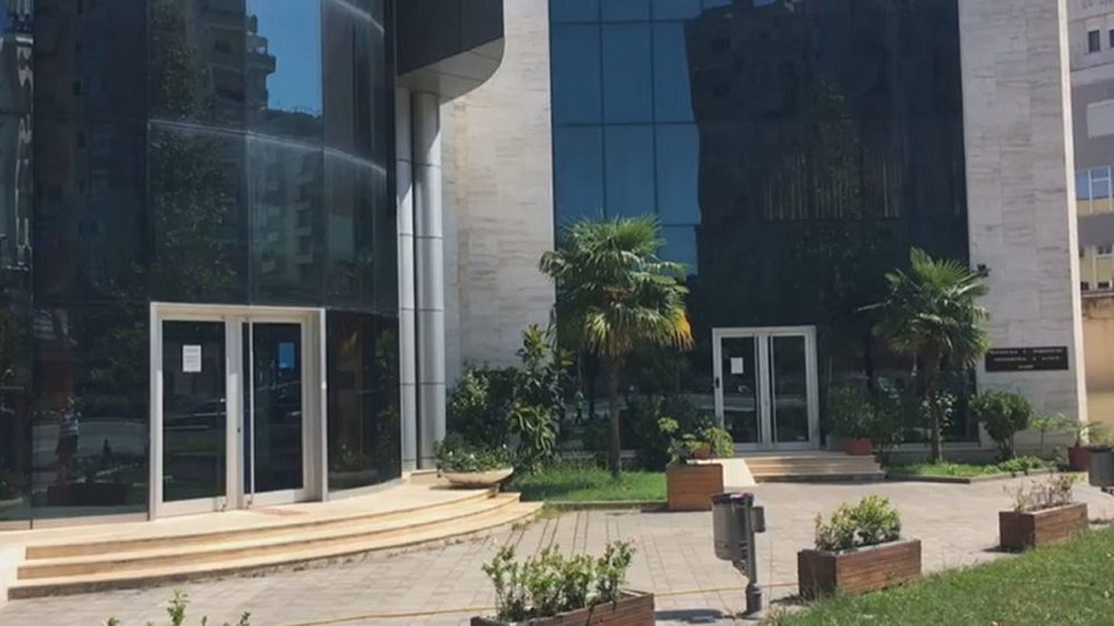 Vrau me arm&euml; zjarri nj&euml; person 4 vite m&euml; par&euml;, gjykata e