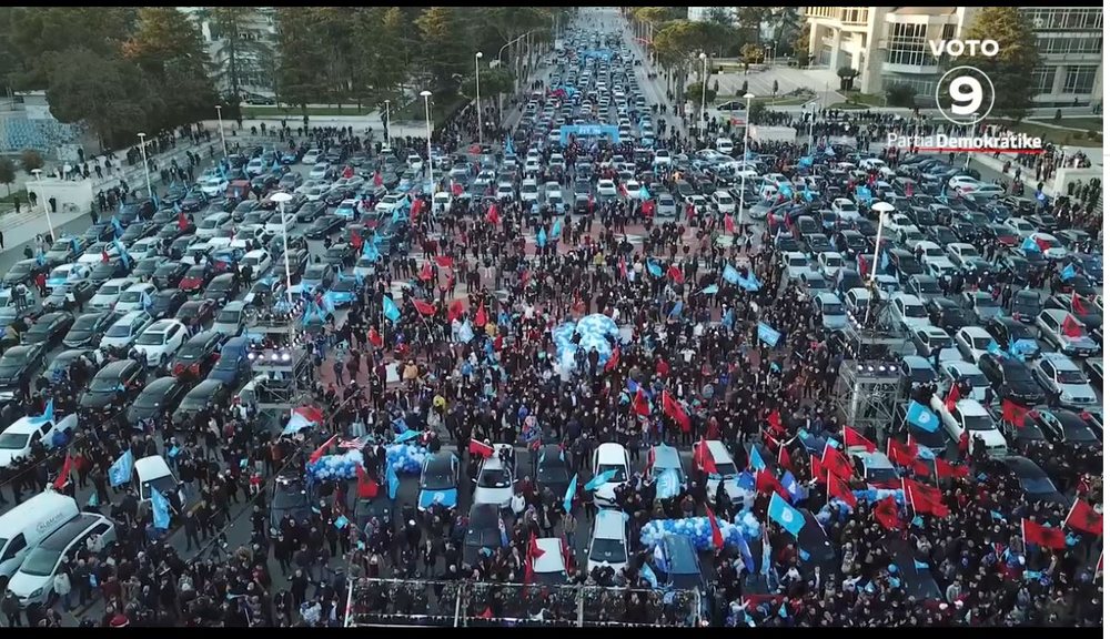 Basha reagon p&euml;r hapjen e fushat&euml;s: Ishte nj&euml; mbr&euml;mje e