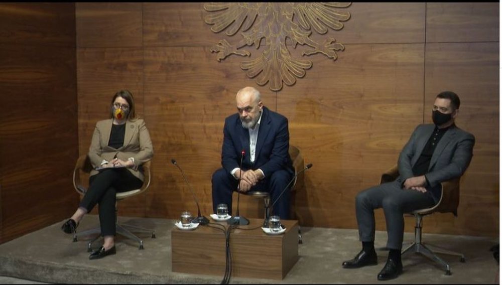 Manipulimi me vaksinat/ Premtimet boshe t&euml; Ram&euml;s si fushat&euml;