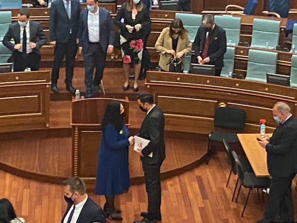 Abdixhiku uron Osmanin: Tani kemi p&euml;rball&euml; nj&euml; pushtet thuajse