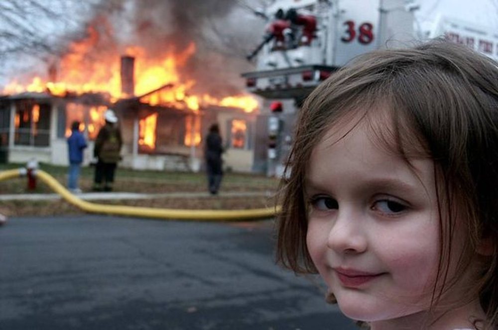 "Disaster Girl" shet imazhin e saj viral duke fituar gjysm&euml;