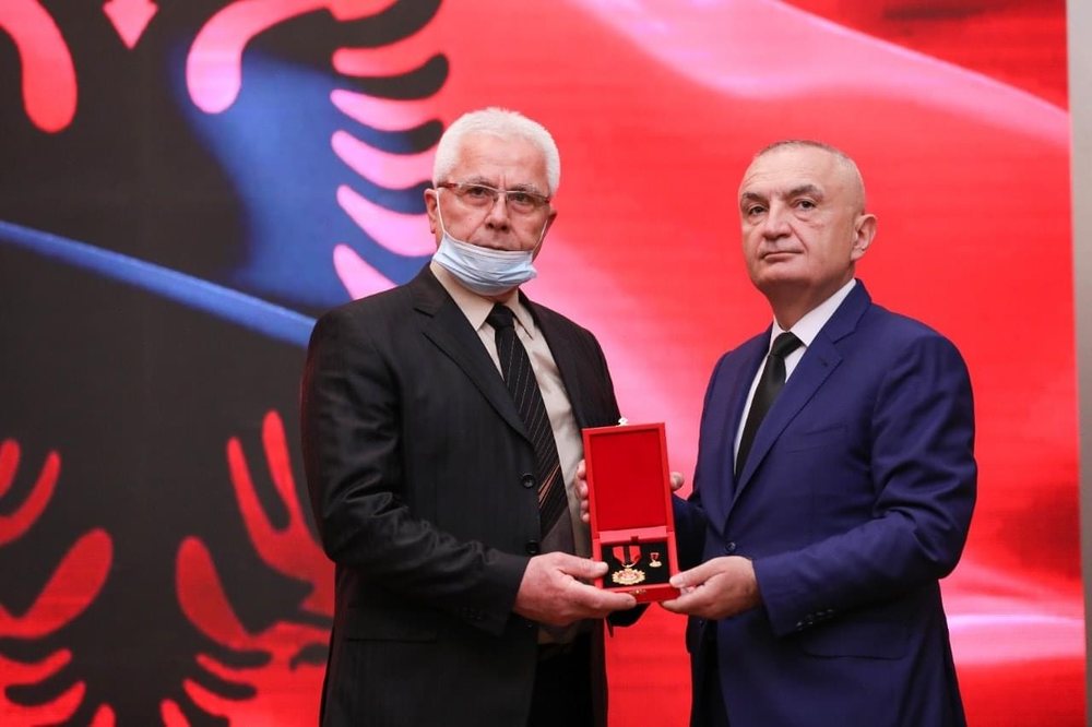Piktori Buron Kaceli vler&euml;sohet me titullin "Mjesht&euml;r i