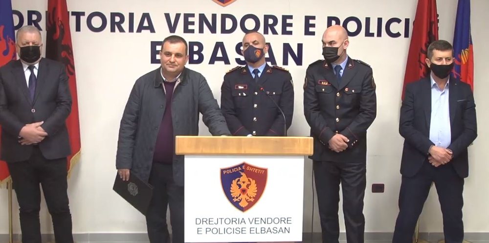 Konferenca/ Gazetar&euml;t z&euml;n&euml; ngusht&euml; Ardi Veliun dhe