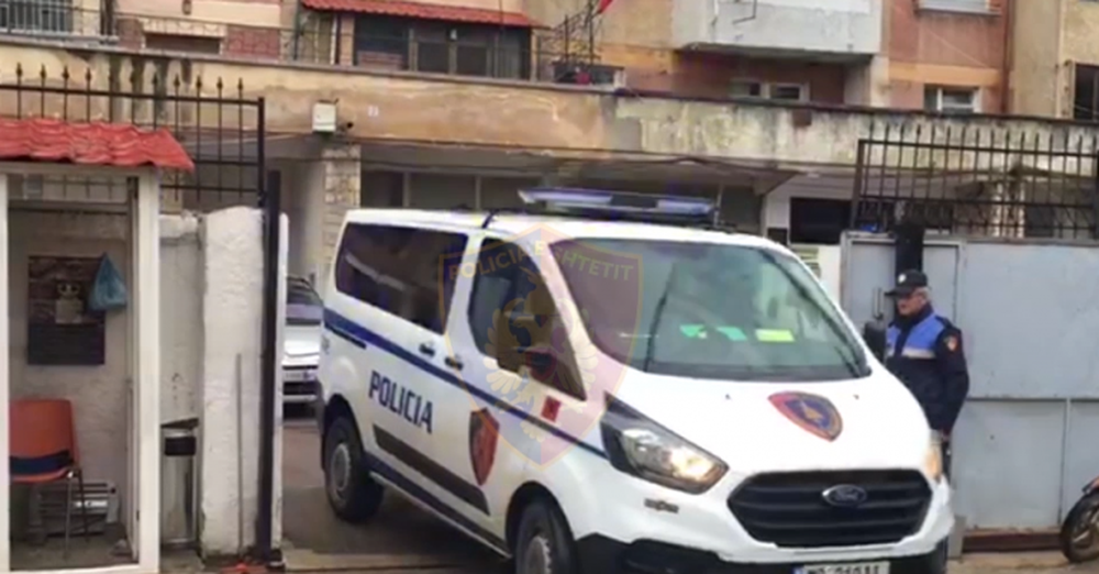 Pogradec/ Po transportonte 6 emigrant&euml; t&euml; paligjsh&euml;m, arrestohet