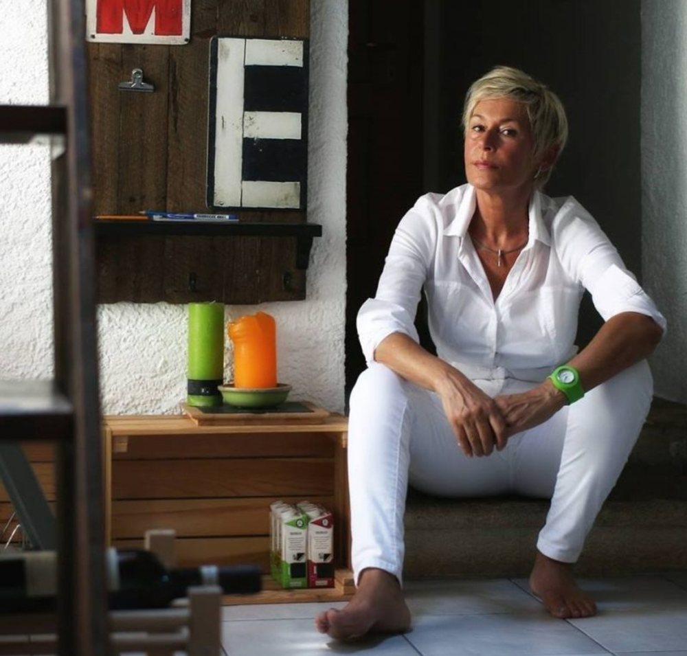 Shkrimtarja Elvira Dones, pasi e ka zbuluar, b&euml;n portretin e patronazhistes