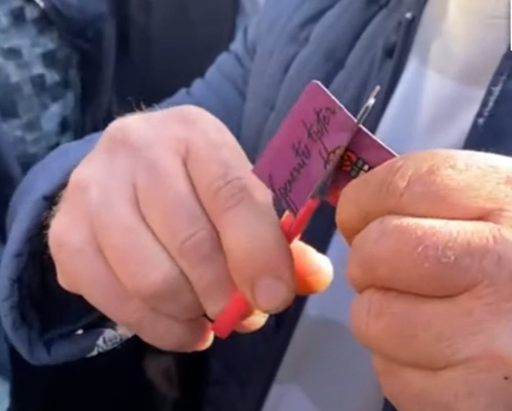 Basha n&euml; Paskuqan, socialisti gris teser&euml;n e PS-s&euml; dhe i