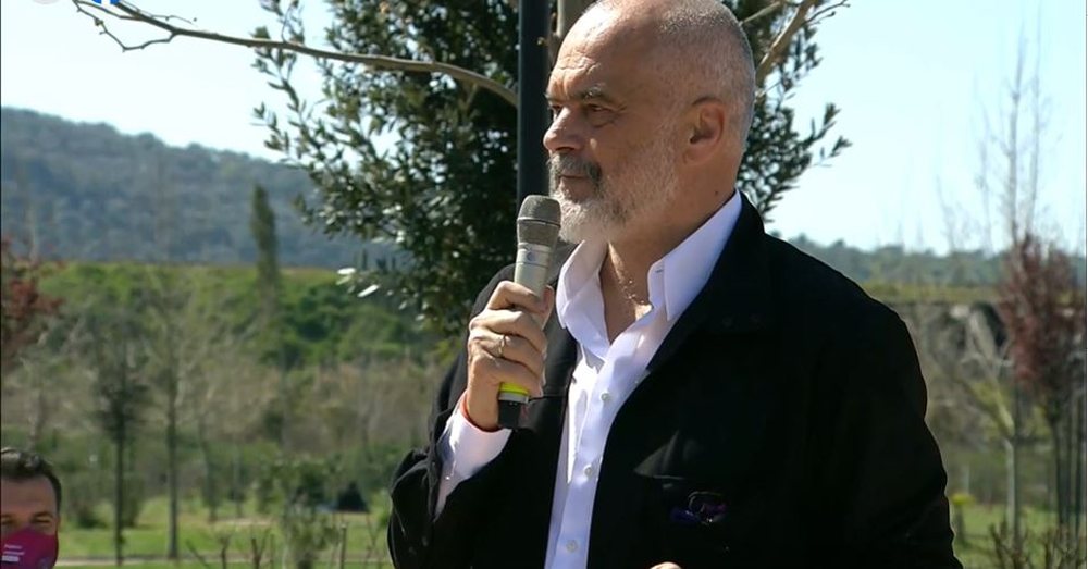 Rama mburret n&euml; fushat&euml; me mesazhin q&euml; i d&euml;rgoi Albin Kurti: