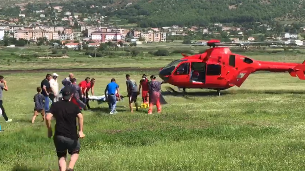 E zuri dollapi i sht&euml;pis&euml;, 3-vje&ccedil;ari d&euml;rgohet me
