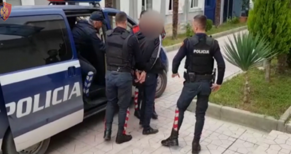 Tiran&euml;/ Mbante arm&euml; zjarri n&euml; banes&euml; dhe makin&euml;,