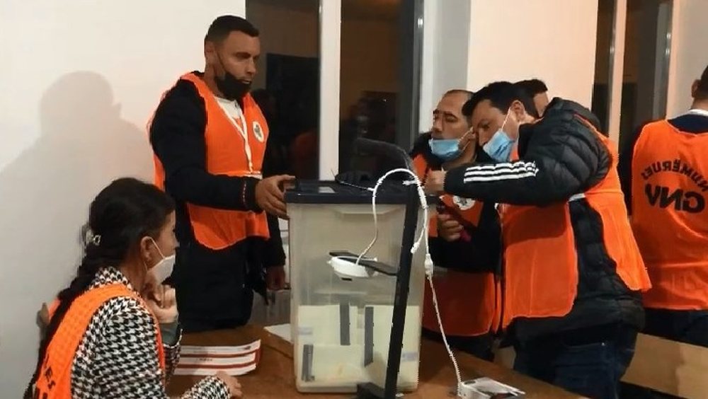 Shqiptar&euml;t votuan, nis procesi i num&euml;rimit edhe n&euml; Polican dhe