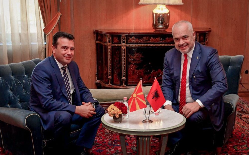 Zaev i uron fitoren kryeministrit Rama n&euml; gjuh&euml;n shqipe