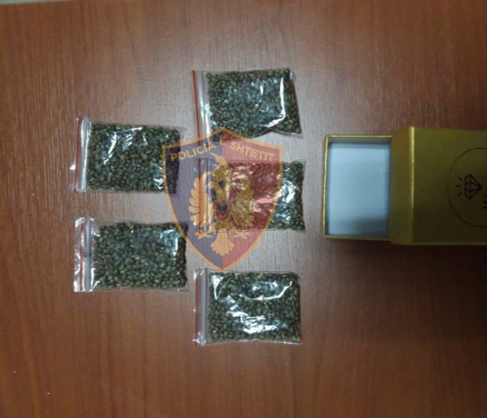 Vlor&euml;/ U kap&euml;n me fara kanabisi, arrestohen dy persona