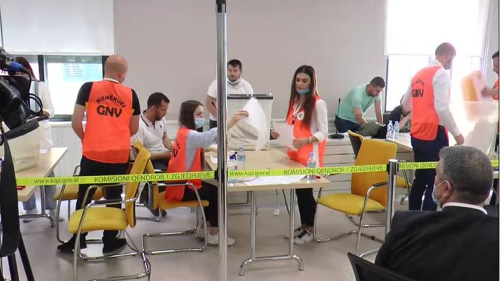 P&euml;rfundon rinum&euml;rimi i votave n&euml; Berat, LSI rikuperon vet&euml;m