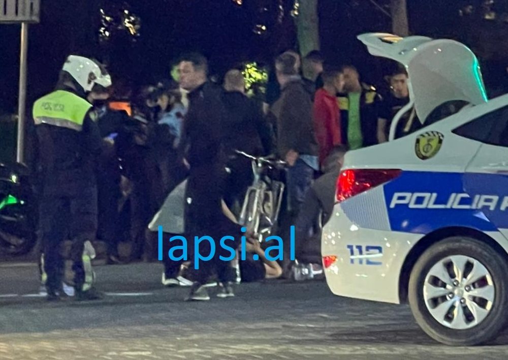 FOTO/ Makina p&euml;rplas kalimtarin n&euml; Bulevardin