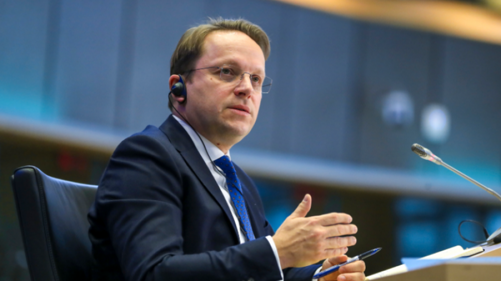 Komisioneri p&euml;r &Ccedil;&euml;shtjet e Zgjerimit t&euml; Bashkimit Europian