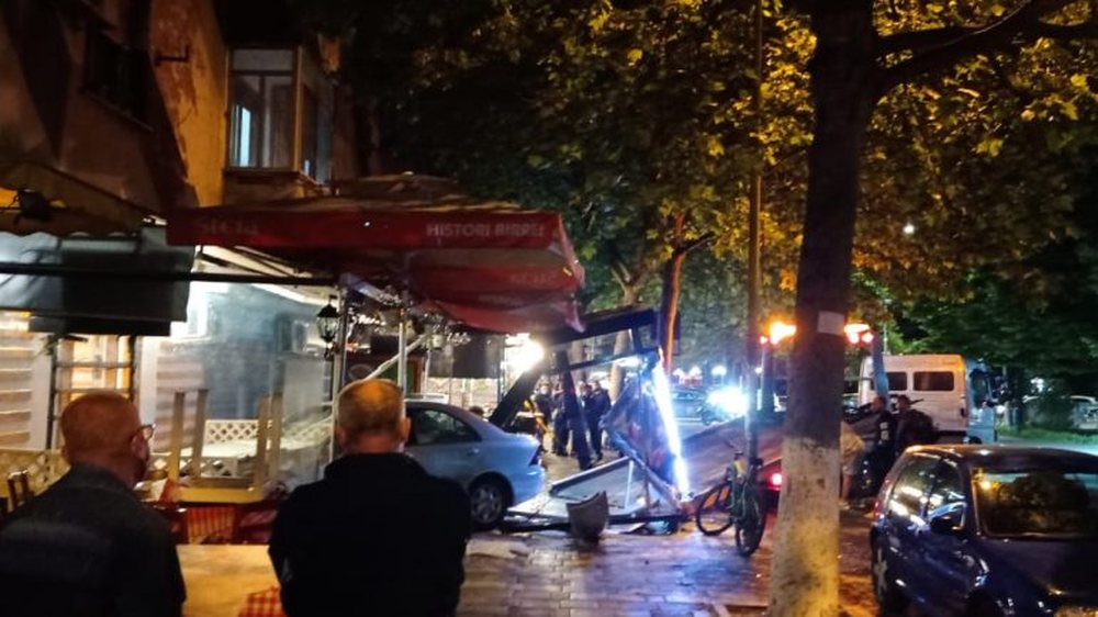 P&euml;rplasi 3 k&euml;mb&euml;sor&euml; te stacioni i autobusit, arrestohet