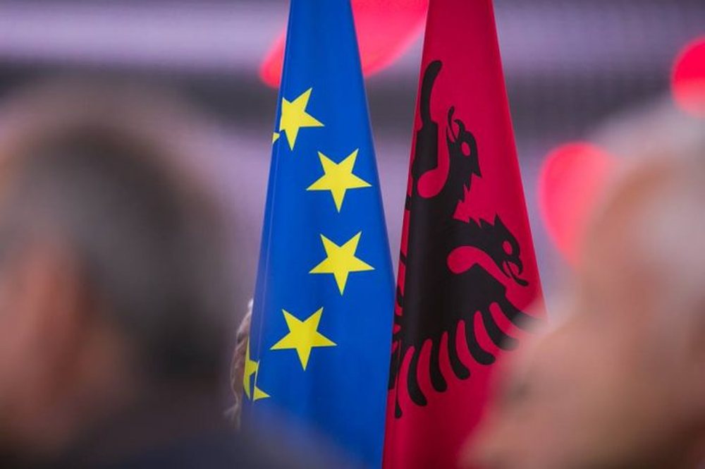 Mediat: Hollanda ndryshon q&euml;ndrim, mb&euml;shtet hapjen e negociatave