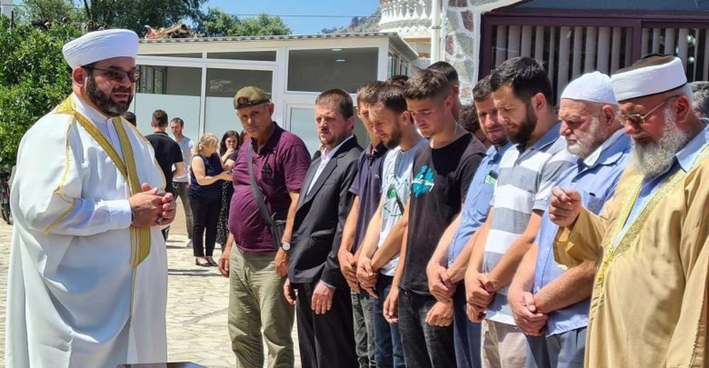 Ceremonia mortore e Musaen Zenelit/ Myftiu i Shkodr&euml;s: Po shp&euml;ton nga