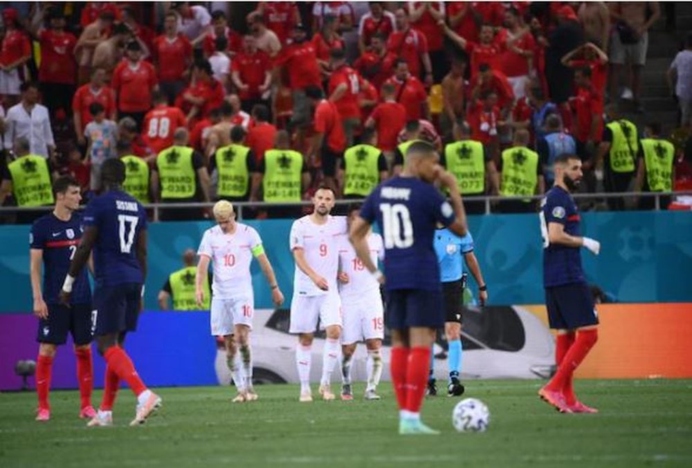 Video/ Tronditet Europiani, Zvicra nxjerr jasht&euml; kampion&euml;t e