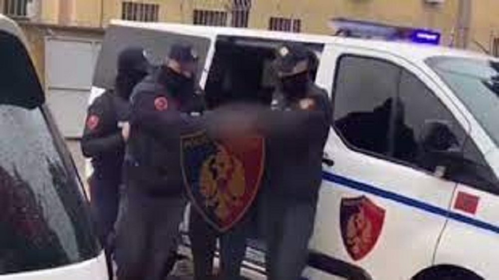 Po transportonte emigrant&euml; t&euml; paligjsh&euml;m, arrestohet n&euml;