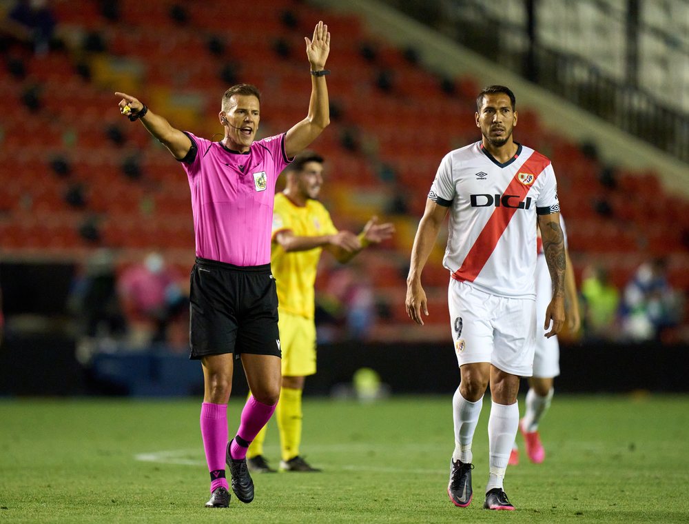 Moment historik p&euml;r La Liga, arbitrat spanjoll&euml; b&euml;hen