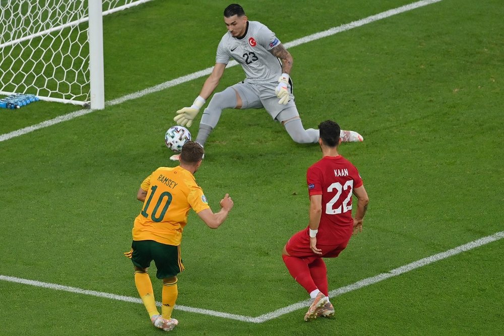 Video/ Kontroll e finalizim perfekt: Ramsey nd&euml;shkon Turqin&euml;
