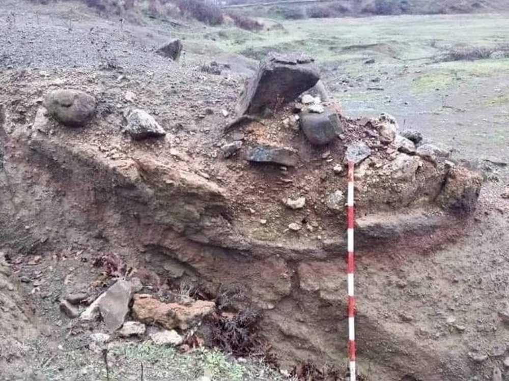 FOTO/ K&euml;rkimet p&euml;r naft&euml; zbulojn&euml; gjurm&euml; parahistorike