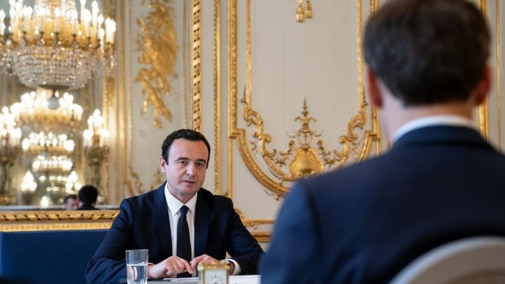 Dalin detaje/ &Ccedil;far&euml; ndodhi n&euml; takimin mes Kurtit dhe Macron