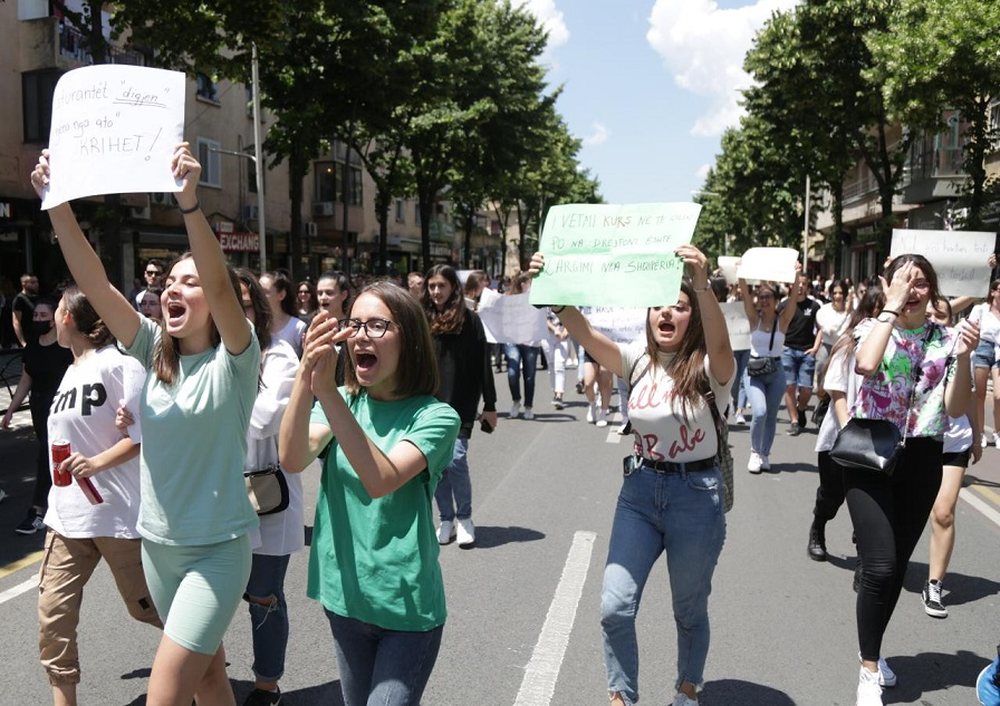 &ldquo;Nga Turi te Sindi&rdquo; maturant&euml;t n&euml; protesta/ Evis Kushi i