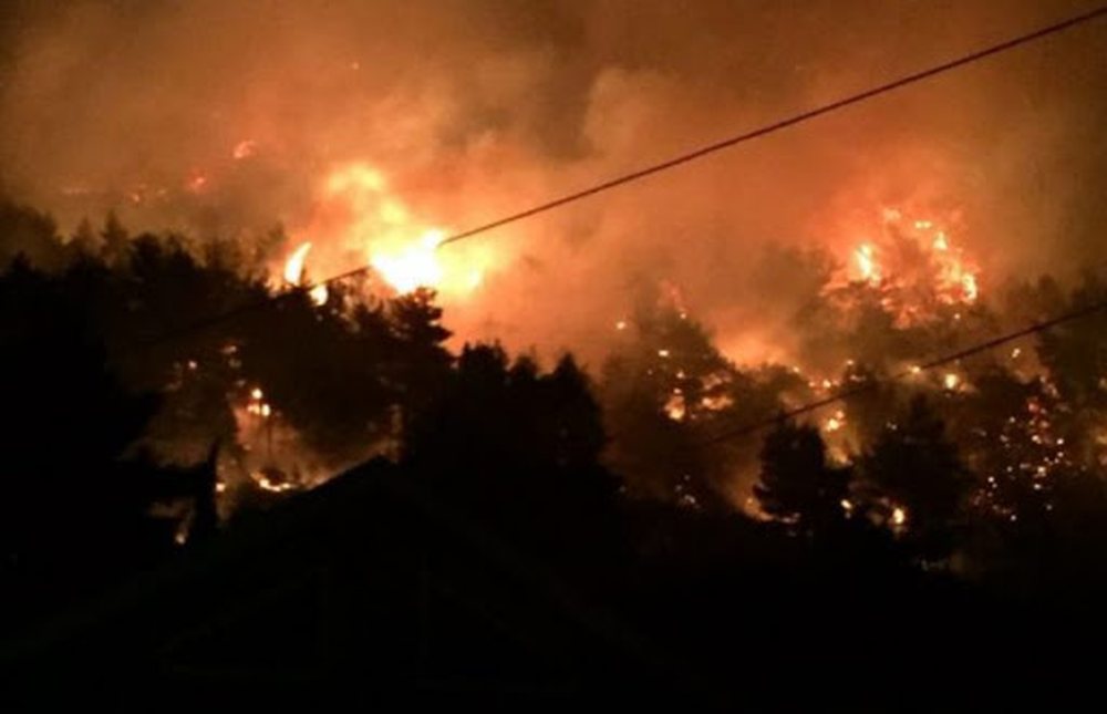 Zjarr masiv n&euml; Gjirokast&euml;r, dyshohet se &euml;sht&euml; i
