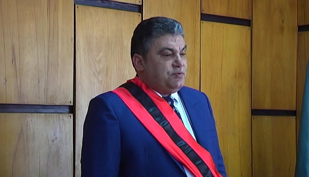 Tenderi 24 milion&euml; lek&euml; q&euml; &ccedil;oi prapa hekurave kryetarin e